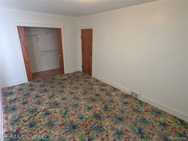 952 Lakeview Street, Waterford, MI 48328