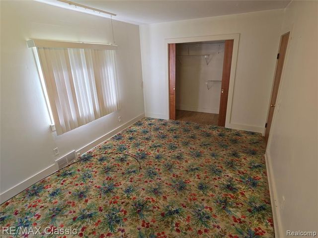 952 Lakeview Street, Waterford, MI 48328