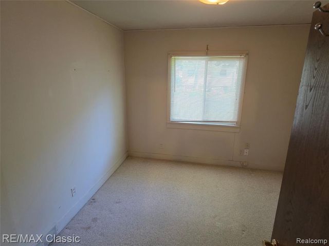952 Lakeview Street, Waterford, MI 48328