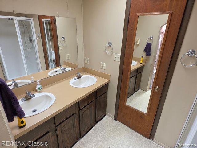 952 Lakeview Street, Waterford, MI 48328