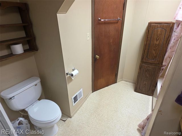 952 Lakeview Street, Waterford, MI 48328