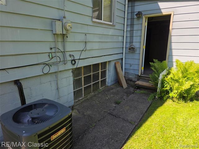 952 Lakeview Street, Waterford, MI 48328