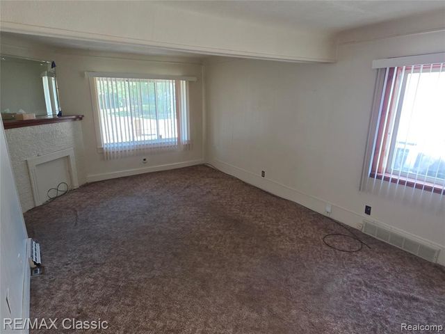 952 Lakeview Street, Waterford, MI 48328