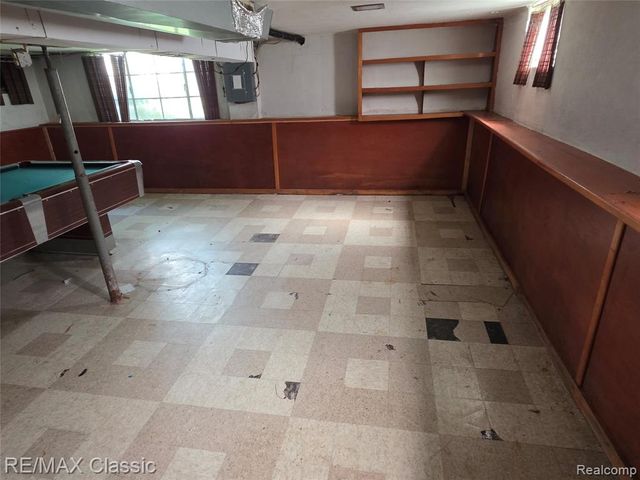 952 Lakeview Street, Waterford, MI 48328