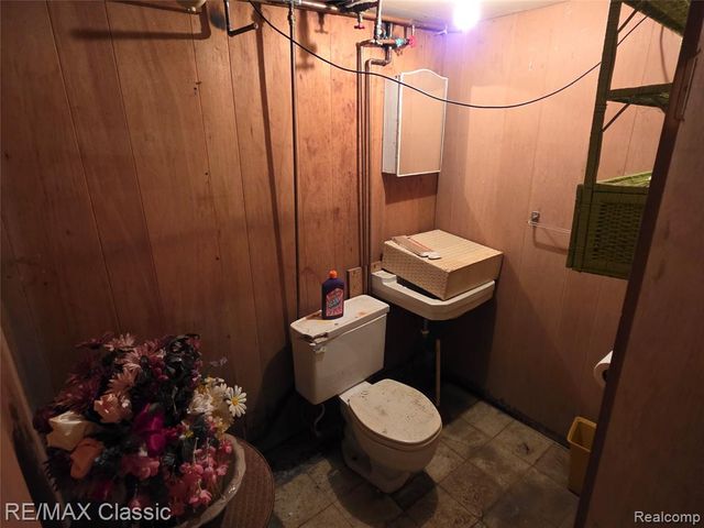 952 Lakeview Street, Waterford, MI 48328
