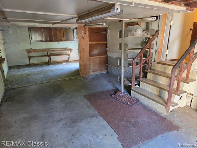 952 Lakeview Street, Waterford, MI 48328