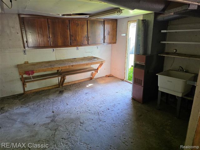 952 Lakeview Street, Waterford, MI 48328