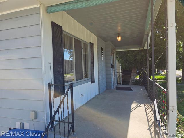 952 Lakeview Street, Waterford, MI 48328