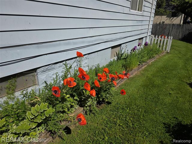 952 Lakeview Street, Waterford, MI 48328