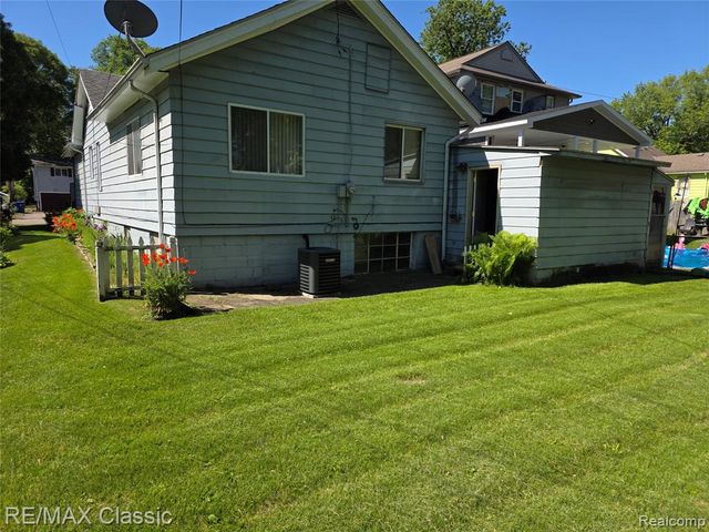 952 Lakeview Street, Waterford, MI 48328