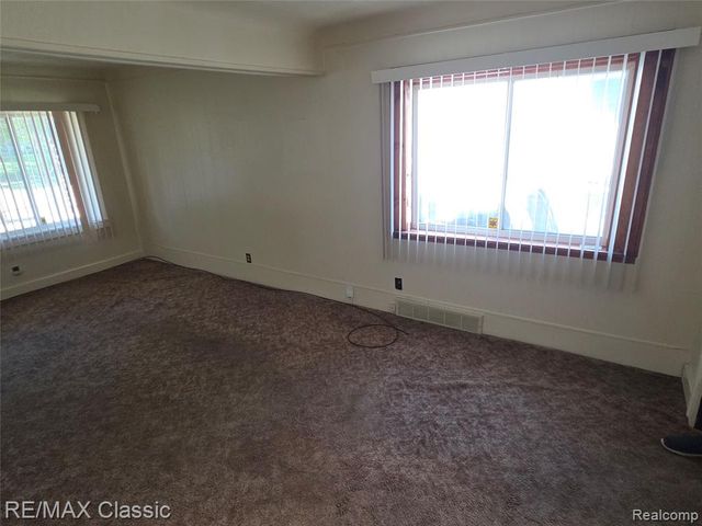 952 Lakeview Street, Waterford, MI 48328