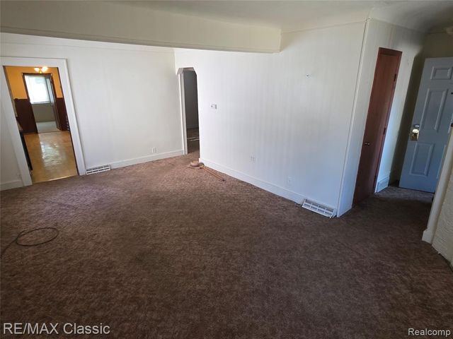 952 Lakeview Street, Waterford, MI 48328
