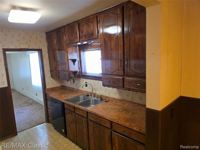 952 Lakeview Street, Waterford, MI 48328