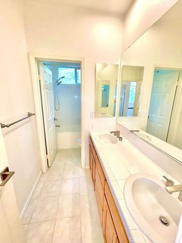 8058 Gilman Ct, La Jolla, CA 92037