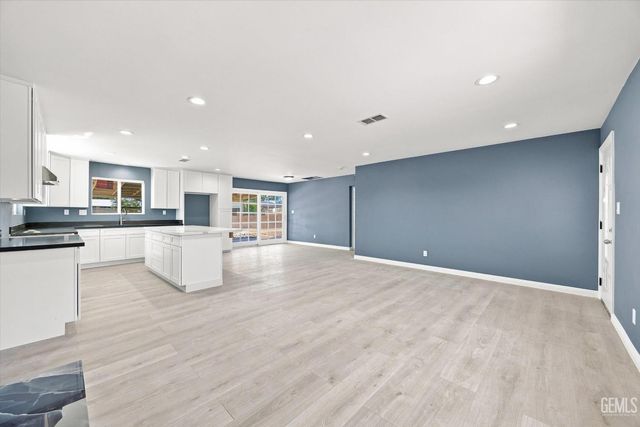 3300 Pasadena Street, Bakersfield, CA 93306