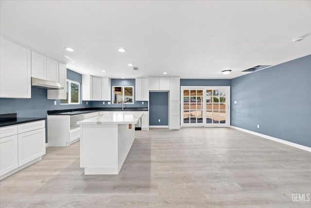 3300 Pasadena Street, Bakersfield, CA 93306