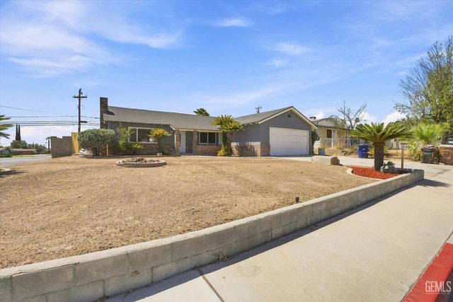 3300 Pasadena Street, Bakersfield, CA 93306