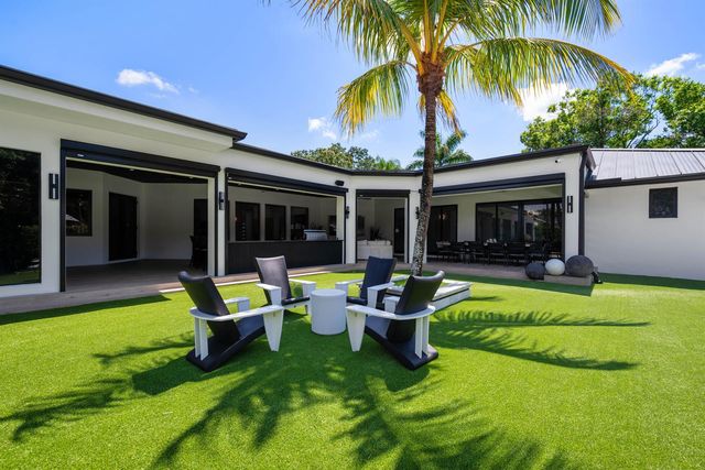 17872 W Fieldbrook Circle W, Boca Raton, FL 33496