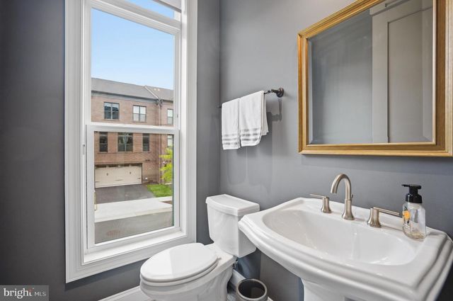 12285 SESSILE CMNS, Fairfax, VA 22030