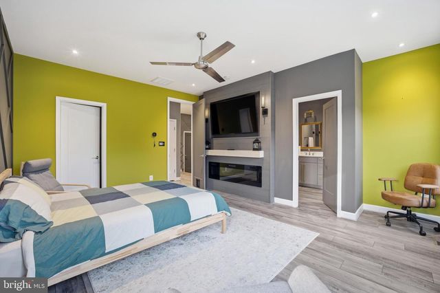 12285 SESSILE CMNS, Fairfax, VA 22030