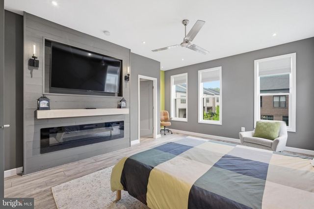 12285 SESSILE CMNS, Fairfax, VA 22030