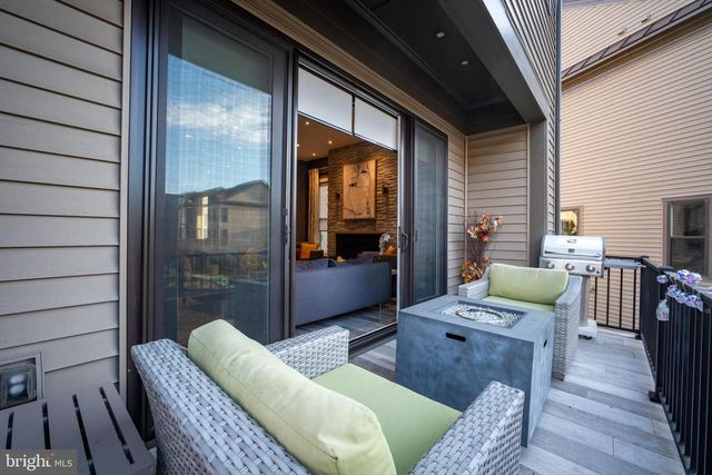 12285 SESSILE CMNS, Fairfax, VA 22030