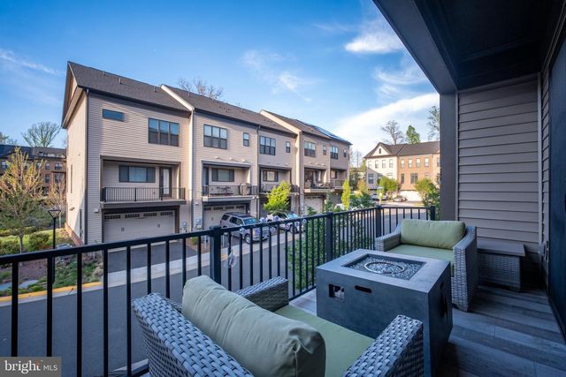 12285 SESSILE CMNS, Fairfax, VA 22030