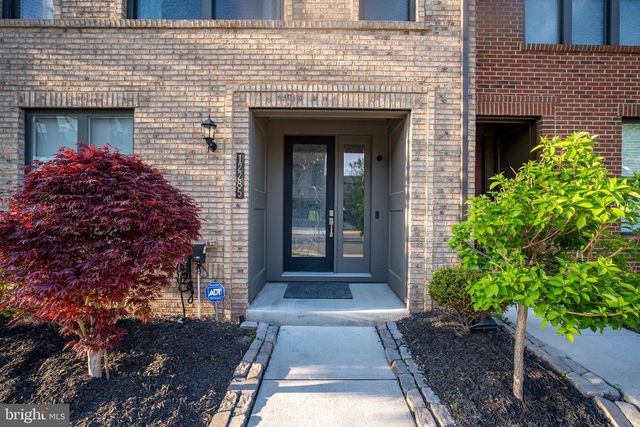 12285 SESSILE CMNS, Fairfax, VA 22030