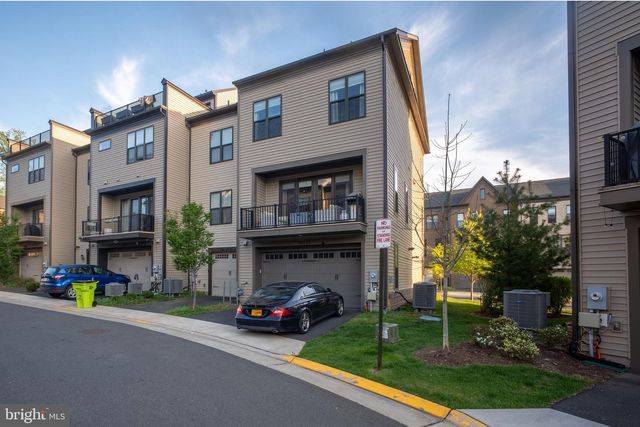 12285 SESSILE CMNS, Fairfax, VA 22030