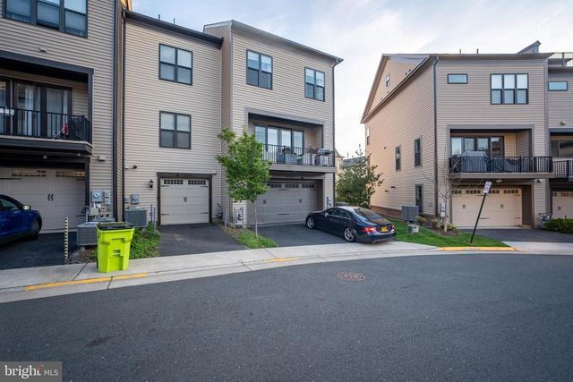 12285 SESSILE CMNS, Fairfax, VA 22030