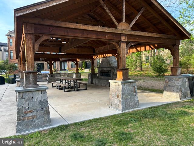 12285 SESSILE CMNS, Fairfax, VA 22030