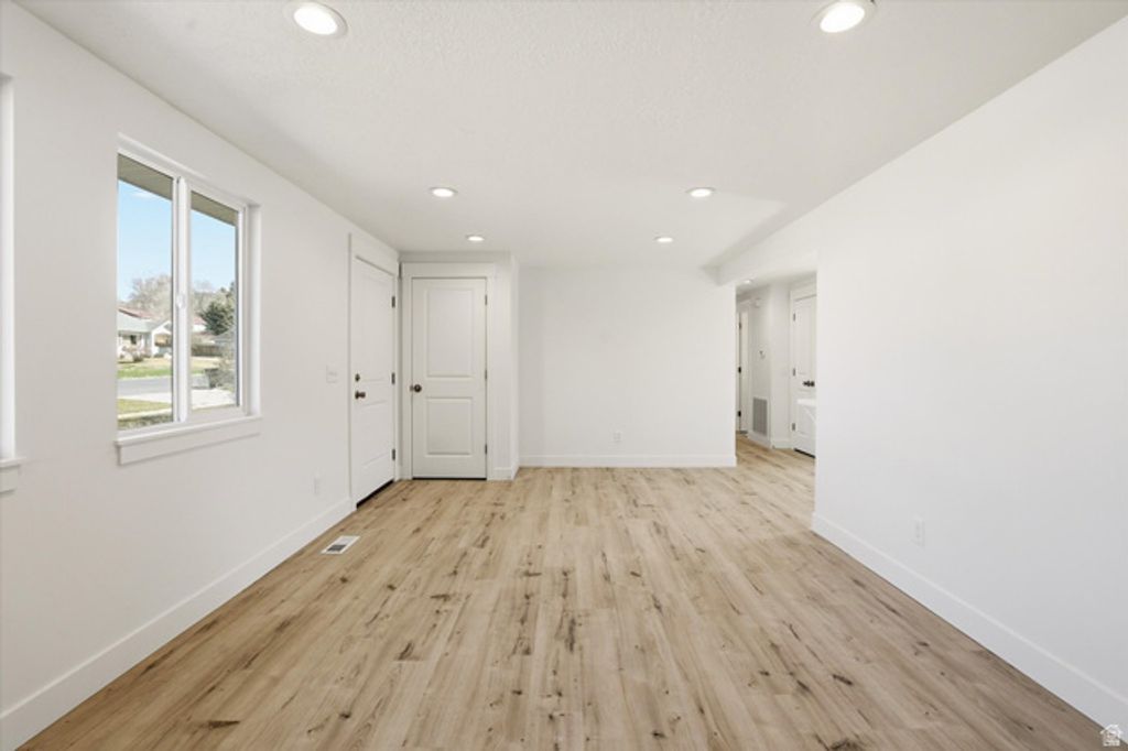 Image 5 of property listing at 131 W 400 N, Malad City, ID 83252