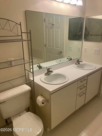 28 Madison Court, Tinton Falls, NJ 07712