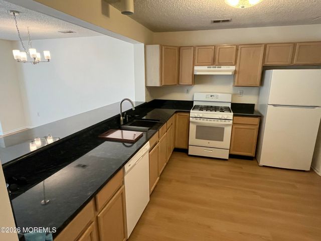28 Madison Court, Tinton Falls, NJ 07712