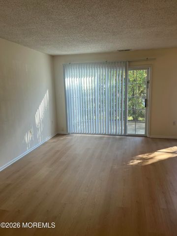 28 Madison Court, Tinton Falls, NJ 07712