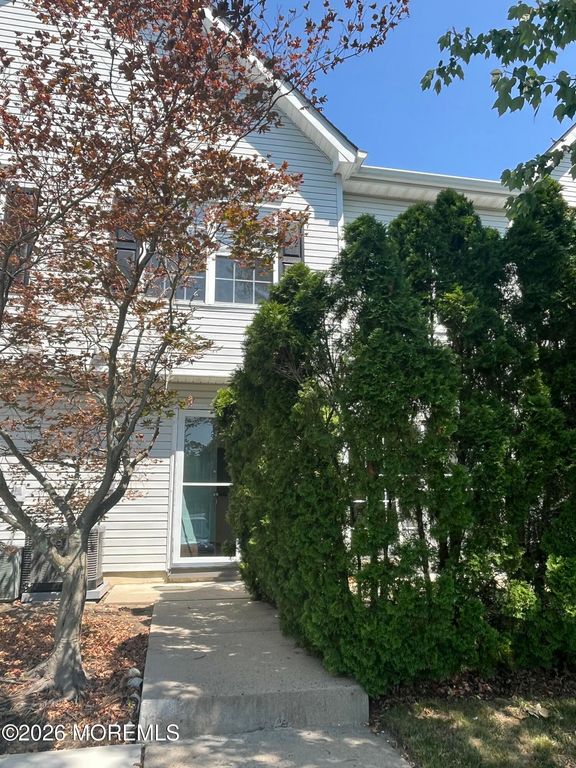 28 Madison Court, Tinton Falls, NJ 07712