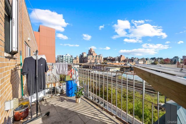 131-44 40th Road, Flushing, NY 11354