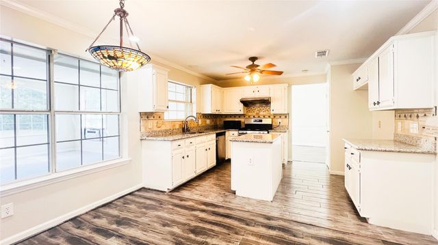 1114 Knoll Crest Court, Sugar Land, TX 77479