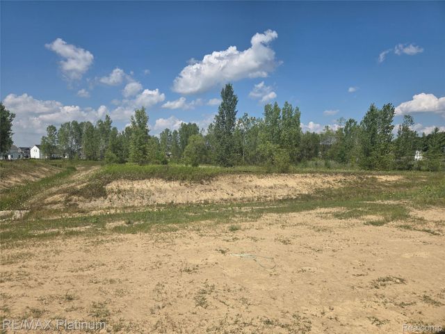 6230 Brook Stone Lane, Fenton Charter Township, MI 48451