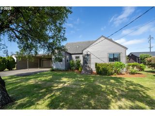 512 EVERGREEN Dr, Tillamook, OR 97141