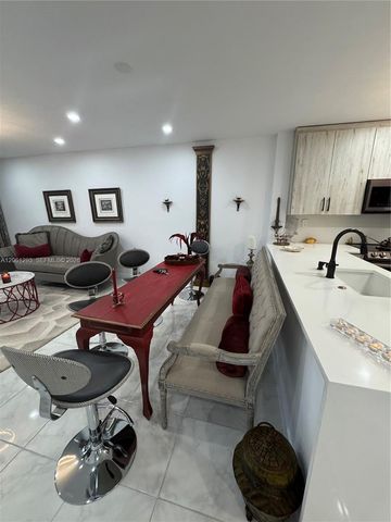 250 NE 20th St 2110, Boca Raton, FL 33431