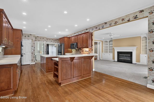 3002 Albrecht Dr, Prospect, KY 40059
