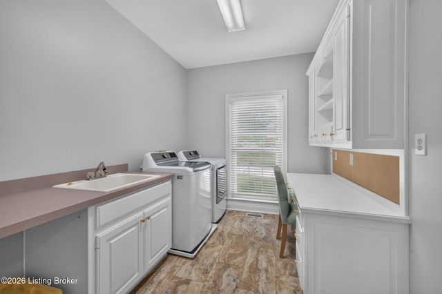 3002 Albrecht Dr, Prospect, KY 40059