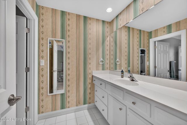 3002 Albrecht Dr, Prospect, KY 40059