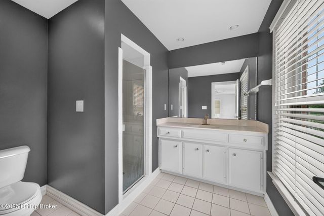 3002 Albrecht Dr, Prospect, KY 40059