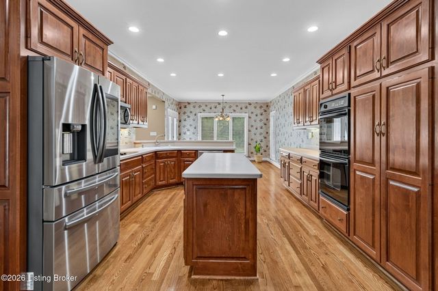 3002 Albrecht Dr, Prospect, KY 40059