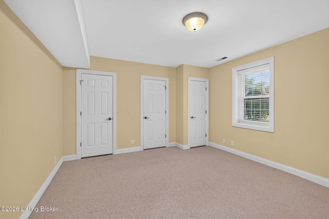 3002 Albrecht Dr, Prospect, KY 40059