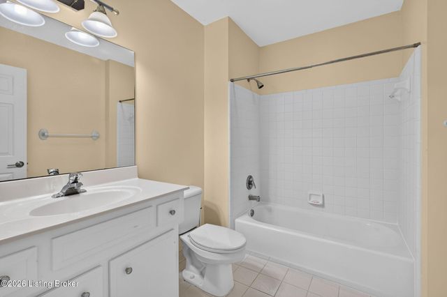 3002 Albrecht Dr, Prospect, KY 40059