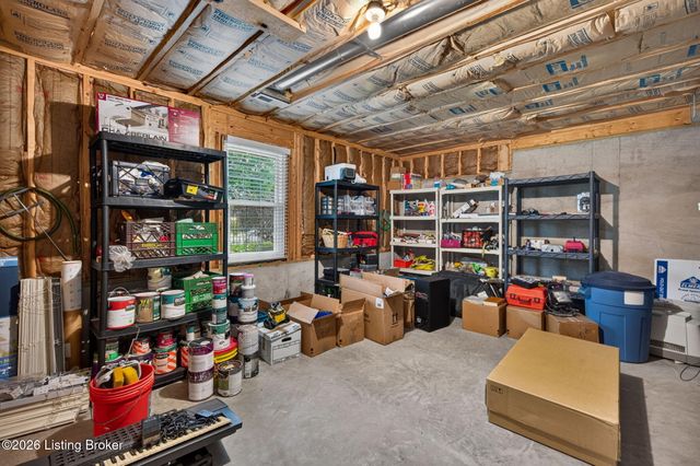 3002 Albrecht Dr, Prospect, KY 40059