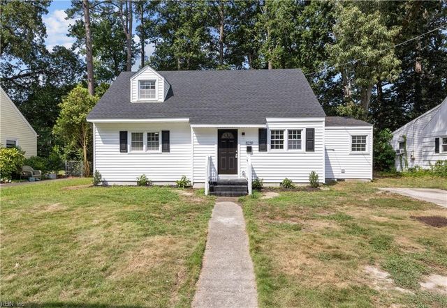 8239 Redwood CIR, Norfolk, VA 23518